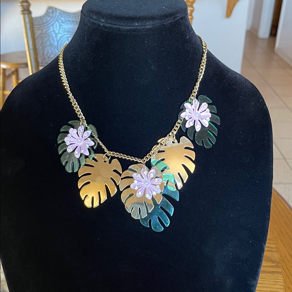 Gold Tone Tropical Leaf Necklace With Lavender Flower Accents 20$